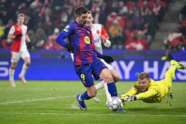 (L-R) Robert Lewandowski of Barcelona, Stepan Chaloupek of Slavia and goalkeeper Jindrich Stanek of Slavia in action during the Champions League 7th round match Slavia Praha vs FC Barcelona, Barca in Pilsen, Czech Republic, January 21, 2026. (CTKxPhoto VitxSimanek) CTKPhotoP2026012111073  CTKPhotoP2026012111073
