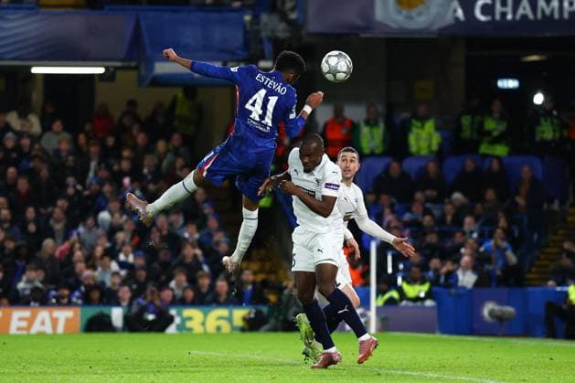 Estevao of Chelsea with a header on goal under pressure from Ken Sema of Pafos Chelsea v Pafos, UEFA Champions League, Group Stage, Football, Stamford Bridge, London, UK - 21 Jan 2026London Stamford Bridge United Kingdom EDITORIAL USE ONLY No use with unauthorised audio, video, data, fixture lists, club league logos or live services. Online in-match use limited to 120 images, no video emulation. No use in betting, games or single club league player publications.  Copyright: xSimonxDael Shutterstockx 16348356ba