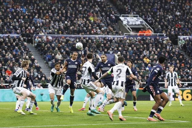 NEWCASTLE - (l-r) Malick Thiaw of Newcastle United FC, Kiliann Sidillia of PSV Eindhoven, =ne57=, Armando Obispo of PSV Eindhoven, Kieran Trippier of Newcastle United FC and Couhaib Driouech of PSV Eindhoven during the UEFA Champions League match between Newcastle United FC and PSV Eindhoven at St. James Park Stadium on January 21, 2026 in Newcastle, United Kingdom. SEM VAN DER WAL ANP UEFA Champions League 2025-2026 xVIxANPxSportx xxANPxIVx 548191772 originalFilename: 548191772.jpg