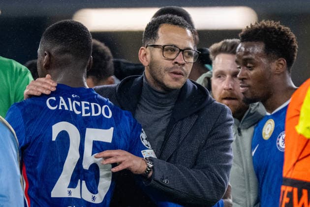 LONDON, ENGLAND - JANUARY 21: Moises Caicedo and manager Liam Rosenior of Chelsea during the UEFA Champions League 2025 26 League Phase MD7 match between Chelsea FC and Pafos FC at Stamford Bridge on January 21, 2026 in London, England. Photo Sebastian Frej Chelsea FC v Pafos FC - UEFA Champions League 2025 26 League Phase MD7 Copyright: xSebastianxFrejx
