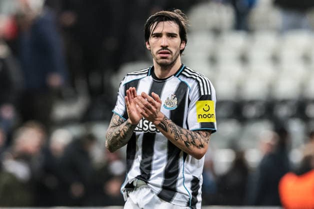 UEFA Champions League Matchday 7 of 8 Newcastle United v PSV Eindhoven Sandro Tonali of Newcastle Untied applauds the fans after the game during the UEFA Champions League Matchday 7 of 8 Newcastle United v PSV Eindhovenn at St. James s Park, Newcastle, United Kingdom, 21st January 2026 (Photo by Mark Cosgrove News Images) Newcastle St. James s Park Tyne and Wear United Kingdom Copyright: xMarkxCosgrove NewsxImagesx