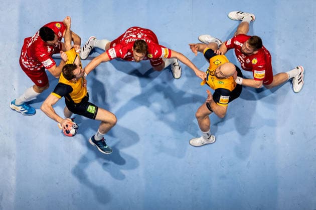 260121 Felix Claar and Oscar Bergendahl of Sweden against Zvonimir Srna, David Mandic and Zlatko Rauzan of Croatia during the EHF European Handball Championship preliminary round match between Sweden and Croatia on January 21, 2026 in Malmö. Photo: Petter Arvidson BILDBYRAN kod PA PA1130 handball handboll handball handbolls-em 2026 sverige sweden croatia kroatien ehf european handball championship bbeng grappa33 *** 260121 Felix Claar and Oscar Bergendahl of Sweden against Zvonimir Srna, David Mandic and Zlatko Rauzan of Croatia during the EHF European Handball Championship preliminary round match between Sweden and Croatia on January 21, 2026 in Malmö Photo Petter Arvidson BILDBYRAN kod PA PA1130 handball handball handballs em 2026 sverige sweden croatia kroatien ehf european handball championship bbeng grappa33  Copyright: PETTERxARVIDSON BB260121PA247