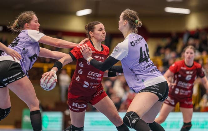 GER, Bensheim, HSG Bensheim Auerbach Flames vs Vfl Oldenburg, Alsco Handball Bundesliga Frauen, Handball, DHB, Season 2025 2026, Weststadthalle Bensheim, 14 Matchday in the picture from l Mareike Thomaier HSG Bensheim Auerbach Flames Women 2 , Lisa Marie Fragge VfL Oldenburg Handball 44 DFB DFL REGULATIONS PROHIBIT ANY USE OF PHOTOGRAPHS AS IMAGE SEQUENCES AND OR QUASI VIDEO, 21 01 2026 Copyright: HMBxMedia HendrikxHamelau