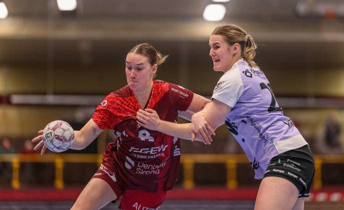 GER, Bensheim, HSG Bensheim Auerbach Flames vs Vfl Oldenburg, Alsco Handball Bundesliga Frauen, Handball, DHB, Season 2025 2026, Weststadthalle Bensheim, 14 Matchday in the picture from l Lena Degenhardt HSG Bensheim Auerbach Flames Women 8 , Paulina Golla VfL Oldenburg Handball 29 DFB DFL REGULATIONS PROHIBIT ANY USE OF PHOTOGRAPHS AS IMAGE SEQUENCES AND OR QUASI VIDEO, 21 01 2026 Copyright: HMBxMedia HendrikxHamelau