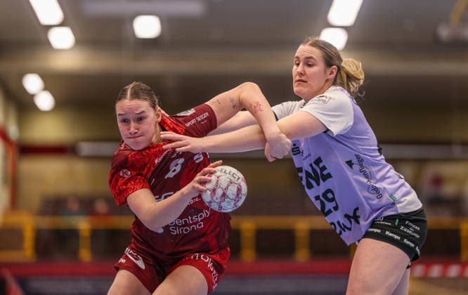 GER, Bensheim, HSG Bensheim Auerbach Flames vs Vfl Oldenburg, Alsco Handball Bundesliga Frauen, Handball, DHB, Season 2025 2026, Weststadthalle Bensheim, 14 Matchday in the picture from l Lena Degenhardt HSG Bensheim Auerbach Flames Women 8 , Paulina Golla VfL Oldenburg Handball 29 DFB DFL REGULATIONS PROHIBIT ANY USE OF PHOTOGRAPHS AS IMAGE SEQUENCES AND OR QUASI VIDEO, 21 01 2026 Copyright: HMBxMedia HendrikxHamelau