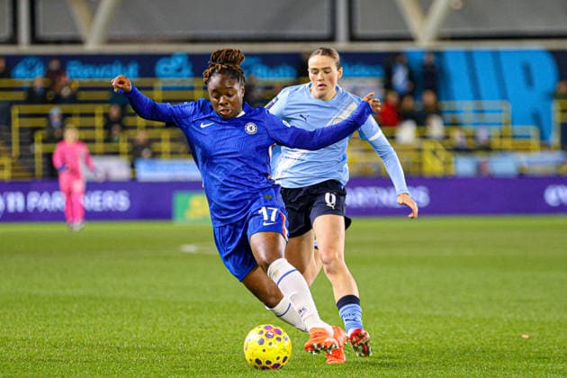 Sandy Baltimore (17 Chelsea) on the ball during the Subway Womens League Cup semi final match between Manchester City and Chelsea at the Joie Stadium in Manchester, England Copyright: xNataliexMincher SPPx Sportspressphoto_SPR83892