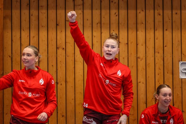 GER, Bensheim, HSG Bensheim Auerbach Flames vs Vfl Oldenburg, Alsco Handball Bundesliga Frauen, Handball, DHB, Spielzeit 2025 2026, Weststadthalle Bensheim, 14 Spieltag im Bild Meike Schmelzer HSG Bensheim Auerbach Flames Frauen 24 , Jubel, Emotionen DFB DFL REGULATIONS PROHIBIT ANY USE OF PHOTOGRAPHS AS IMAGE SEQUENCES AND OR QUASI VIDEO, 21 01 2026 Copyright: HMBxMedia HendrikxHamelau
