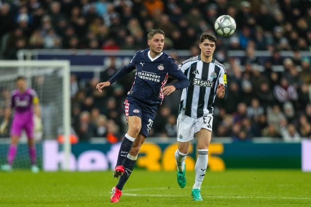 Newcastle United v PSV, UEFA Champions League Joey Veerman Of PSV Eindhoven Under pressure from Lewis Miley Of Newcastle United during the Newcastle United v PSV Eindhoven UEFA Champions League Round 1 League stage match at St. James Park, Newcastle Upon Tyne, England on 21 January 2026 Credit: Lee Keuneke Every Second Media Editorial use only. All images are copyright Every Second Media Limited. No images may be reproduced without prior permission. Copyright: xIMAGO EveryxSecondxMediax ESM-1768-0115 LeexKeunekex xEveryxSecondxMediax