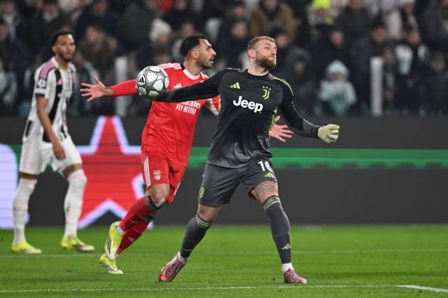 Michele Di Gregorio of Juventus F.C. is in action during the UEFA Champions League phase day 7 football match between Juventus F.C. and S.L. Benfica at the Juventus Stadium on January 21, 2026 in Milan, Italy.  Copyright: xDomenicoxCippitelli IPAxSportx xipa-agency.netx xx IPA_70393056 IPA_Agency_IPA70393056