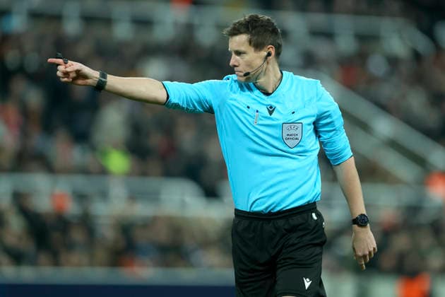Newcastle United FC v PSV Eindhoven - UEFA Champions League 2025 26 League Phase MD7 Referee Daniel Siebert pointing during the UEFA Champions League 2025 26 League Phase MD7 match between Newcastle United FC and PSV Eindhoven at St James Park on January 21, 2026 in Newcastle upon Tyne, England. WARNING! This Photograph May Only Be Used For Newspaper And Or Magazine Editorial Purposes. May Not Be Used For Publications Involving 1 player, 1 Club Or 1 Competition Without Written Authorisation From Football DataCo Ltd. For Any Queries, Please Contact Football DataCo Ltd on +44 (0) 207 864 9121 Newcastle upon Tyne St. James Park England United Kingdom Copyright: xAllstarxPicturexLibraryxLtdx