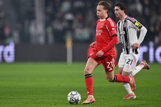 Juventus v SL Benfica - UEFA Champions League 2025 26 League Phase MD7 Fabio Miretti of Juventus F.C. and Andreas Schjelderup of S.L. Benfica are in action during the UEFA Champions League phase day 7 football match between Juventus F.C. and S.L. Benfica at the Juventus Stadium in Milan, Italy, on January 21, 2026. Turin Italy Italy  Copyright: xDomenicoxCippitellix originalFilename:cippitelli-juventus260121_np6YD.jpg