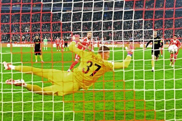 Harry KANE Bayern Muenchen misses penalty,penalty kick,action,shot,behind goal camera,behind goal perspective, Football Champions League,season 2025 26, league phase FC Bayern Muenchen Royale Union Saint Gilloise 2 0 on 21 01 2026