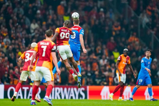 Galatasaray A.S. v Atletico de Madrid - UEFA Champions League 2025 26 League Phase MD7 Alexander Sorloth of Atletico Madrid heads the ball during the UEFA Champions League match between Galatasaray and Atletico de Madrid at Ali Sami Yen Spor Kompleksi in Istanbul, Turkey, on January 21, 2026. Istanbul Istanbul Turkey  Copyright: xYagizxGurtugx originalFilename:gurtug-galatasa260121_npCUP.jpg