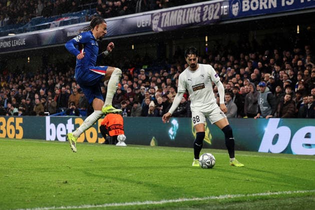 21st January 2026; Stamford Bridge, Chelsea, London, England: UEFA Champions League Football, Chelsea versus Pafos; Pepe of Pafos feels pressure from Malo Gusto of Chelsea  HenningxvonxJagow Content restricted for UK based newspaper