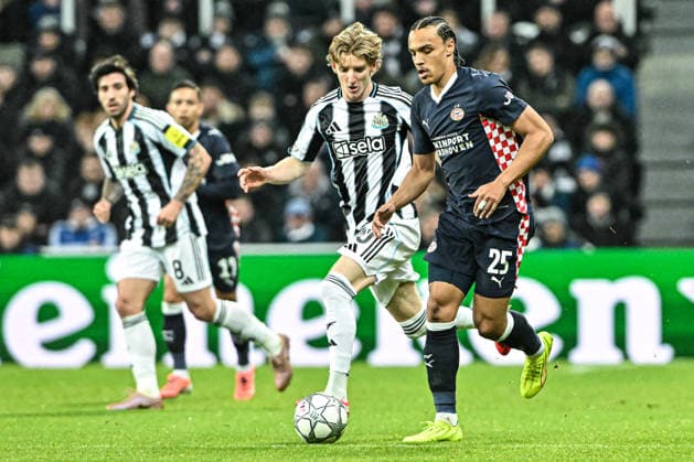 Newcastle United v PSV Eindhoven UEFA Champions League Anthony Gordon of Newcastle United and Kiliann Sildillia of PSV Eindhoven during the UEFA Champions League match at St. James s Park, Newcastle 21 01 2026 UK Newspapers OUT Copyright: xJamiexJohnstonx FIL-22840-0222