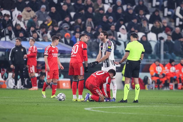 TURIN, ITALY JANUARY 21 Nicolas Otamendi of SL Benfica L against Manuel Locatelli of Juventus FC R during the UEFA Champions League 2025 26 League Phase MD7 match between Juventus and SL Benfica at Juventus Stadium on January 21, 2026 in Turin, Italy Turin Juventus Stadium Italy Copyright: xJustPictures.ch LuigixRizzox jp-en-EuSpIm-AN0I2145-20251218