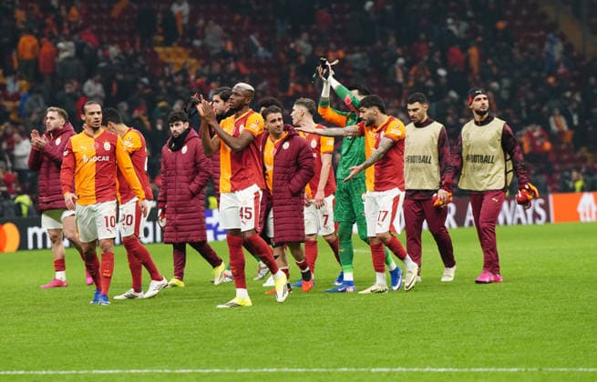 ISTANBUL, TURKEY - JANUARY 21: Players of Galatasaray SK waves to their fans after the UEFA Champions League 2025 26 League Phase MD7 match between Galatasaray A.S. and Atletico de Madrid at Ali Sami Yen Spor Kompleksi Rams Park Stadium on January 21, 2026 in Istanbul, Turkey. Istanbul Turkey Copyright: xSeskimphotox GSaray-AMadrid-210126 (153)