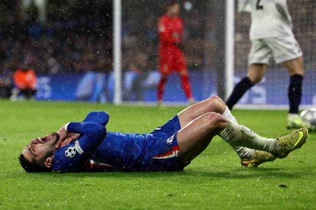 Chelsea v Pafos, Champions League Pedro Neto of Chelsea is injured during the Champions League match between Chelsea and Pafos at Stamford Bridge, London, UK on 21 January 2026. London Stamford Bridge Greater London UK Editorial use only , Copyright: xPaulxPhelanx PSI-23600-0080
