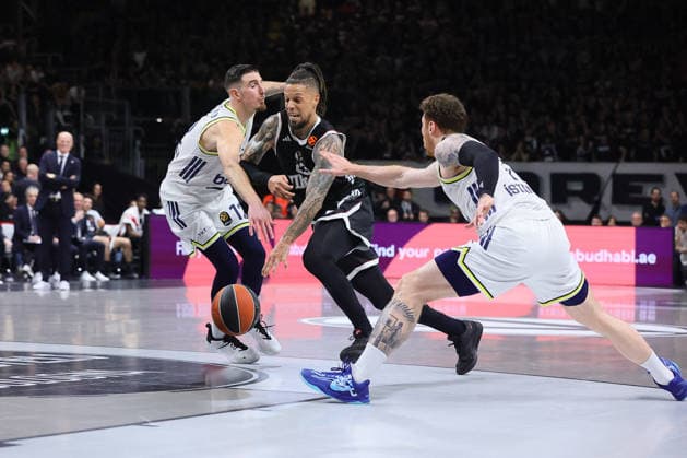 BASKET - Euroleague - Virtus Bologna vs Fenerbahce Beko Istanbul 23 Daniel HACKETT Virtus Bologna BASKETBALL - ITALIAN SERIE A Virtus Bologna vs Fenerbahce Beko Istanbul 21-01-2026 12 Nando De Colo Fenerbahce Beko Istanbul BASKETBALL - ITALIAN SERIE A Virtus Bologna vs Fenerbahce Beko Istanbul 21-01-2026 during Virtus Bologna vs Fenerbahce Beko Istanbul, Basketball Euroleague match in Bologna, Italy, January 21 2026 Bologna Italy  Copyright: xIPAxSport ABACAx
