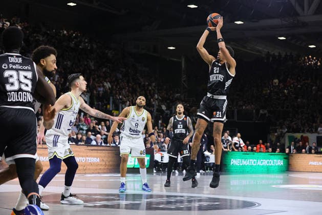 BASKET - Euroleague - Virtus Bologna vs Fenerbahce Beko Istanbul 21 Derrick ALSTON JR. Virtus Bologna BASKETBALL - ITALIAN SERIE A Virtus Bologna vs Fenerbahce Beko Istanbul 21-01-2026 12 Nando De Colo Fenerbahce Beko Istanbul BASKETBALL - ITALIAN SERIE A Virtus Bologna vs Fenerbahce Beko Istanbul 21-01-2026 during Virtus Bologna vs Fenerbahce Beko Istanbul, Basketball Euroleague match in Bologna, Italy, January 21 2026 Bologna Italy  Copyright: xIPAxSport ABACAx