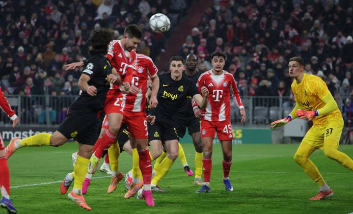 21 01 2026, FC Bayern Muenchen vs Union Sainte Gilloise Muenchen, Football, Sport, in the picture Raphael Guerreiro FC Bayern Muenchen heads in front of Harry Kane FC Bayern Muenchen , Ross Sykes Union Sainte Gilloise , Promise David Union Sainte Gilloise and Aleksandar Pavlovic FC Bayern Muenchen