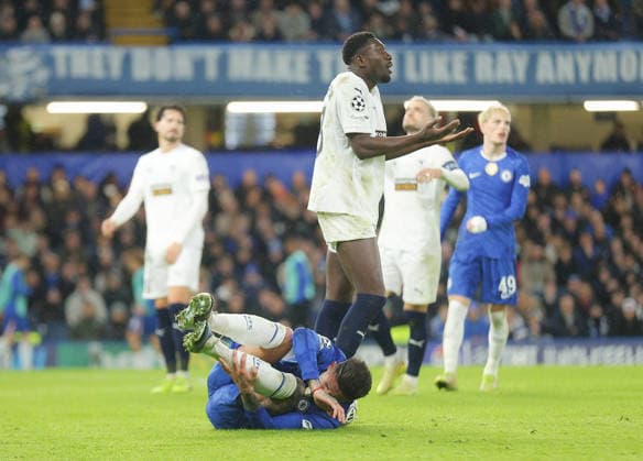 Chelsea v Pafos, UEFA Champions League, Stamford Bridge, London, UK - 21 01 2026 Enzo Fernandez of Chelsea is fouled by Derrick Luckassen of Pafos during the UEFA Champions League game at Stamford Bridge London Stamford Bridge London GBR, UK NEWSPAPERS OUT Copyright: xMarkxGreenwoodx
