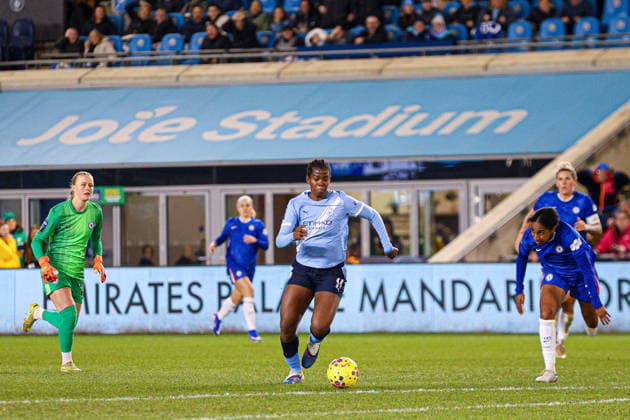 Khadija Bunny Shaw (9 Manchester City) chance after going around goalkeeper Hannah Hampton (24 Chelsea) during the Subway Womens League Cup semi final match between Manchester City and Chelsea at the Joie Stadium in Manchester, England Copyright: xNataliexMincher SPPx Sportspressphoto_SPR84179