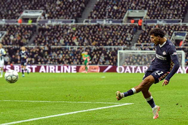 Newcastle United v PSV Eindhoven UEFA Champions League Couhaib Driouech of PSV Eindhoven crosses the ball during the UEFA Champions League match at St. James s Park, Newcastle 21 01 2026 UK Newspapers OUT Copyright: xJamiexJohnstonx FIL-22840-0342