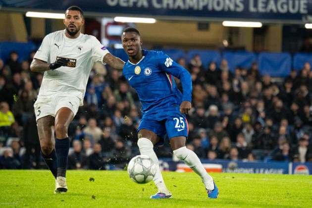 Moises Caicedo passing the ball during the UEFA Champions League match between Chelsea and Pafos at Stamford Bridge in London, United Kingdom (Photo by Elliot Legg Sports Press Photo) Copyright: xElliotxLegg SportsxPressxPhotox Sportspressphoto_SPR84272