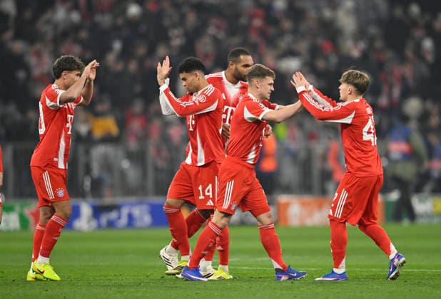 before the start of the match FCB players high-five each other Lennart Karl Bayern Muenchen FCB 42 Tom Bischof FC Bayern Muenchen FCB 20 Luis Diaz FC Bayern Muenchen FCB 14 Jonathan Tah FC Bayern Muenchen FCB 04 FC Bayern Muenchen FCB vs R Union Saint Gilloise Matchday 7 21 01 2026 DFL REGULATIONS PROHIBIT ANY USE OF PHOTOGRAPHS AS IMAGE SEQUENCES AND OR QUASI VIDEO FC Bayern Muenchen FCB vs R Union Saint Gilloise