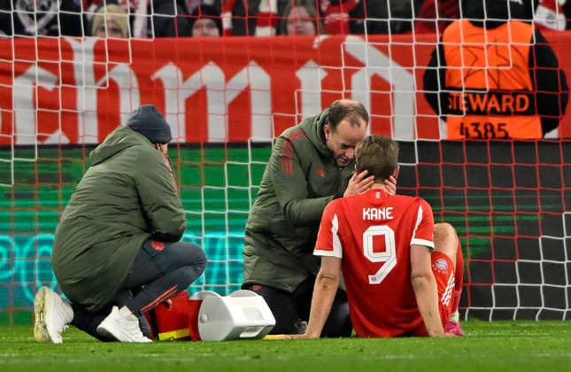 Harry Kane FC Bayern Muenchen FCB 09 injured Injury Coach FC Bayern Muenchen FCB vs R Union Saint Gilloise Matchday 7 21 01 2026 DFL REGULATIONS PROHIBIT ANY USE OF PHOTOGRAPHS AS IMAGE SEQUENCES AND OR QUASI VIDEO FC Bayern Muenchen FCB vs R Union Saint Gilloise