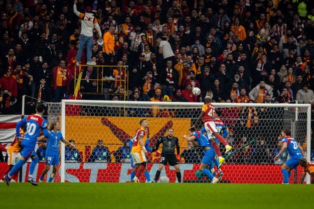Galatasaray vs Atletico Madrid UEFA Champions League 2025-26 MD7 Victor Osimhen of Galatasaray SK heads the ball during the match. Galatasaray SK and Atletico Madrid faced each other at UEFA Champions League 2025 26 League Phase MD7. The match took place in Ali Sami Yen Rams Park Stadium on january 21, 2026. Istanbul Istanbul Turkey Copyright: xBurakxBasturkx