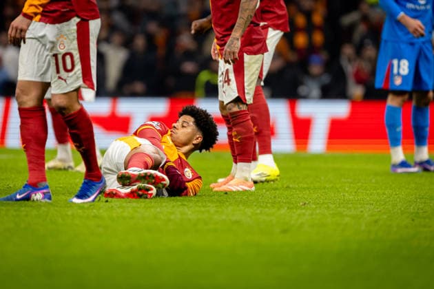 Galatasaray vs Atletico Madrid UEFA Champions League 2025-26 MD7 Gabriel Davi Gomes Sara of Galatasaray SK lies down on the field to form the wall during a free kick. Galatasaray SK and Atletico Madrid faced each other at UEFA Champions League 2025 26 League Phase MD7. The match took place in Ali Sami Yen Rams Park Stadium on january 21, 2026. Istanbul Istanbul Turkey Copyright: xBurakxBasturkx