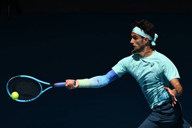 TENNIS AUSTRALIAN OPEN, Lorenzo Musetti of Italy in action during the Men™s 2nd round match against Lorenzo Sonego of Italy on day 5 of the 2026 Australian Open tennis tournament at Melbourne Park in Melbourne, Wednesday, January 22, 2026. ( NO ARCHIVING MELBOURNE VICTORIA AUSTRALIA  Copyright: xLUKASxCOCHx 20260122165861751980