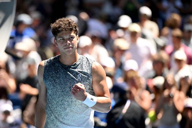 TENNIS AUSTRALIAN OPEN, Ben Shelton of the USA celebrates match point during the Men™s 2nd round match against Dane Sweeny of Australia on day 5 of the 2026 Australian Open tennis tournament at Melbourne Park in Melbourne, Wednesday, January 22, 2026. ( NO ARCHIVING MELBOURNE VICTORIA AUSTRALIA  Copyright: xJAMESxROSSx 20260122144733570131