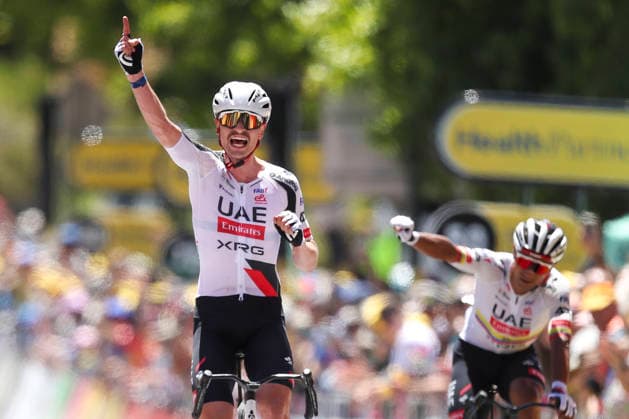 CYCLING TOUR DOWN UNDER, Jay Vine of UAE celebrates victory with team mate Jhonatan Narvaez in second place during stage 2, Norwood to Uraidla, 148.1km of the 2026 Men s Tour Down Under professional road bicycle race in Adelaide, Thursday, January 22, 2026. ( NO ARCHIVING, EDITORIAL USE ONLY ADELAIDE SOUTH AUSTRALIA AUSTRALIA  Copyright: xMATTxTURNERx 20260122181438151448
