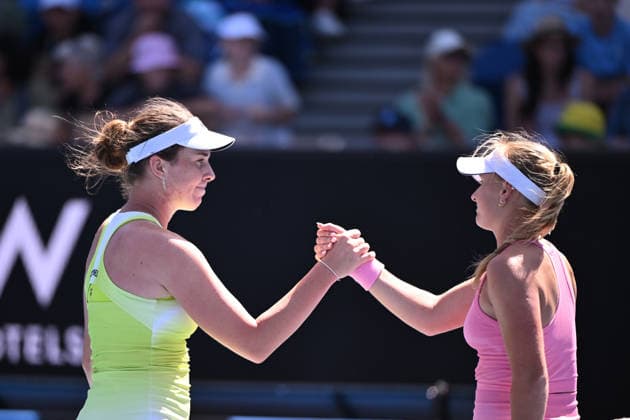 TENNIS AUSTRALIAN OPEN, Taylah Preston of Australia congratulates Linda Noskova of Czechia on her win in the Women™s 2nd round match on day 5 of the 2026 Australian Open tennis tournament at Melbourne Park in Melbourne, Wednesday, January 22, 2026. ( NO ARCHIVING MELBOURNE VICTORIA AUSTRALIA  Copyright: xJAMESxROSSx 20260122186537254056