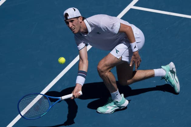 January 22, 2026: FRANCESCO MAESTRELLI of Italy in action against 4th seed NOVAK DJOKOVIC of Serbia on Rod Laver Arena in a Men s Singles 2nd round match on day 5 of the 2026 Australian Open in Melbourne, Australia. DJOKOVIC won 63 62 62. Cal Media Melbourne Australia - ZUMAc04_ 20260122_faf_c04_006 Copyright: xSydneyxLowx