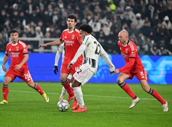 (260122) -- TURIN, Jan. 22, 2026 -- Juventus Weston Mckennie (2nd R) shoots to score during the UEFA Champions League match between Juventus and Benfica in Turin, Italy, Jan. 21, 2026. (Photo by Xinhua) (SP)ITALY-TURIN-FOOTBALL-UEFA CHAMPIONS LEAGUE-JUVENTUS VS BENFICA DiegoxPetrussi 