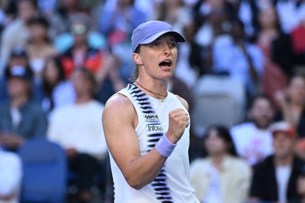 TENNIS AUSTRALIAN OPEN, Iga Swiatek of Poland celebrates match point during the Women™s 2nd round match against Marie Bouzkova of Czechia on day 5 of the 2026 Australian Open tennis tournament at Melbourne Park in Melbourne, Wednesday, January 22, 2026. . ( NO ARCHIVING MELBOURNE VICTORIA AUSTRALIA  Copyright: xJAMESxROSSx 20260122111860505570
