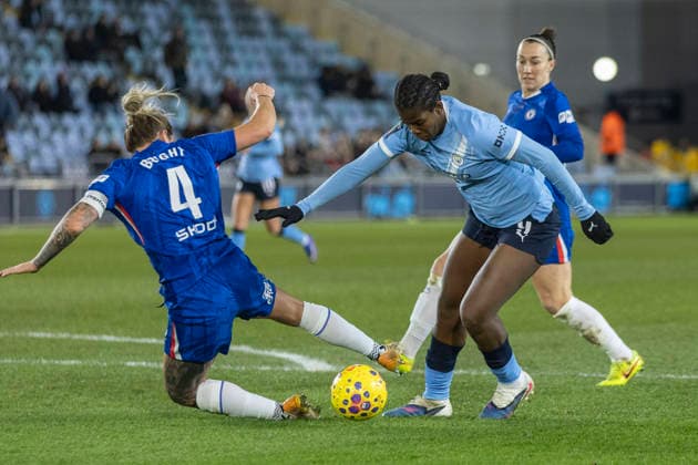 Manchester City v Chelsea - Subway Women s League Cup Semi Final Khadija Shaw 9 of Manchester City Women F.C. is challenged by Millie Bright 4 of Chelsea Women F.C. during the FA Women s League Cup match between Manchester City and Chelsea at the Joie Stadium in Manchester, on January 21, 2026. Manchester United Kingdom  Copyright: xMIxNewsx originalFilename:fletcher-manchest260120_npM69.jpg