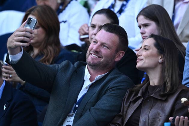 TENNIS AUSTRALIAN OPEN, Victorian MP Sam Groth and his wife Brittany attend the match between Jannik Sinner of Italy and James Duckworth of Australia in their Men™s 2nd round match on day 5 of the 2026 Australian Open tennis tournament at Melbourne Park in Melbourne, Wednesday, January 22, 2026. ( NO ARCHIVING MELBOURNE VICTORIA AUSTRALIA  Copyright: xJOELxCARRETTx 20260122121449191120