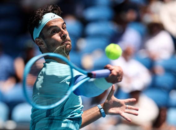 (260122) -- MELBOURNE, Jan. 22, 2026 -- Lorenzo Musetti of Italy hits a return during the men s singles 2nd round match against Lorenzo Sonego of Italy at the Australian Open tennis tournament in Melbourne, Australia, Jan. 22, 2026. ) (SP)AUSTRALIA-MELBOURNE-TENNIS-AUSTRALIAN OPEN-MEN S SINGLES MaxPing 