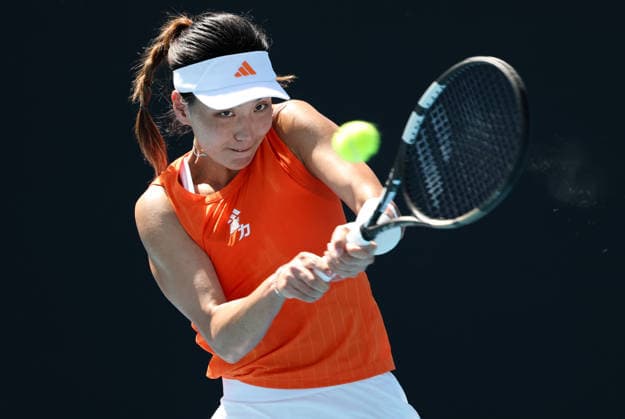 (260122) -- MELBOURNE, Jan. 22, 2026 -- Wang Xinyu of China hits a return during the women s singles 2nd round match against Jelena Ostapenko of Latvia at the Australian Open tennis tournament in Melbourne, Australia, Jan. 22, 2026. ) (SP)AUSTRALIA-MELBOURNE-TENNIS-AUSTRALIAN OPEN-WOMEN S SINGLES MaxPing 