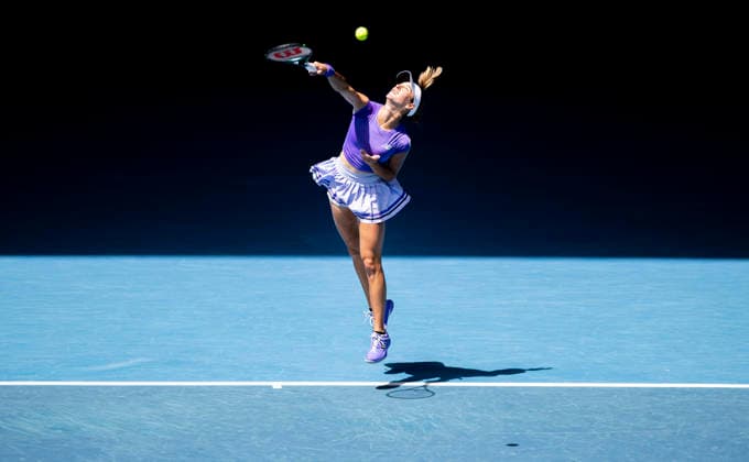(260122) -- MELBOURNE, Jan. 22, 2026 -- McCartney Kessler of the United States hits a return during the women s singles 2nd round match against Jessica Pegula of the United States at the Australian Open tennis tournament in Melbourne, Australia, Jan. 22, 2026. (Photo by Xinhua) (SP)AUSTRALIA-MELBOURNE-TENNIS-AUSTRALIAN OPEN-WOMEN S SINGLES HuxJingchen 