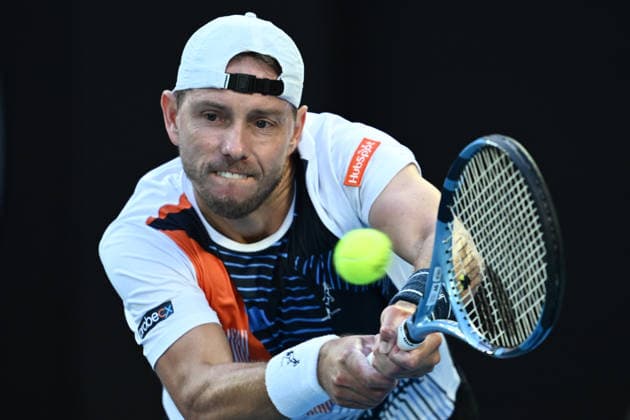 TENNIS AUSTRALIAN OPEN, James Duckworth of Australia in action during of his Men™s 2nd round match against Jannik Sinner of Italy on day 5 of the 2026 Australian Open tennis tournament at Melbourne Park in Melbourne, Wednesday, January 22, 2026. ( NO ARCHIVING MELBOURNE VICTORIA AUSTRALIA  Copyright: xJOELxCARRETTx 20260122166736374129