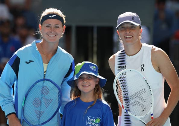 January 22, 2026, Melbourne, Victoria, Australia: IGA SWIATEK of Poland and MARIE BOUZKOVA of Czech Republic before the match in the second round of Australian Open, Melbourne, Australia. Swiatek won 6:2, 6:3 Melbourne Australia - ZUMAc278 20260122_zsp_c278_035 Copyright: xMarcinxCholewinskix