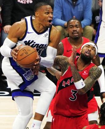 (260122) -- SACRAMENTO, Jan. 22, 2026 -- Sacramento Kings Russell Westbrook (L) goes for a lay-up against Toronto Raptors Brandon Ingram during the 2025-2026 NBA, Basketball Herren, USA regular season basketball game between Sacramento Kings and Toronto Raptors in Sacramento, the United States, Jan. 21, 2026. ) (SP)U.S.-SACRAMENTO-BASKETBALL-NBA-KINGS VS RAPTORS WuxXiaoling 