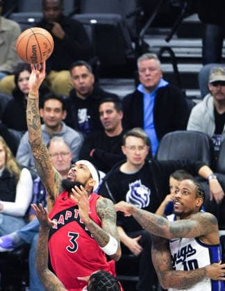 (260122) -- SACRAMENTO, Jan. 22, 2026 -- Toronto Raptors Brandon Ingram (L) goes for a lay-up during the 2025-2026 NBA, Basketball Herren, USA regular season basketball game between Sacramento Kings and Toronto Raptors in Sacramento, the United States, Jan. 21, 2026. ) (SP)U.S.-SACRAMENTO-BASKETBALL-NBA-KINGS VS RAPTORS WuxXiaoling 