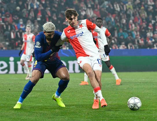 Ronald Araujo of Barcelona, left, and Mojmir Chytil of Slavia in action during the Champions League 7th round match Slavia Praha vs FC Barcelona, Barca in Prague, Czech Republic, January 21, 2026. (CTKxPhoto MichalxKrumphanzl) CTKPhotoP2026012200197  CTKPhotoP2026012200197